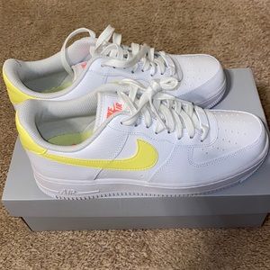 Brand new Air Force 1 '07 'White Light Citron'